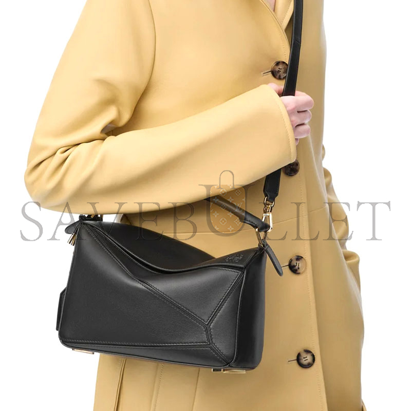 LOEWE SMALL FEATHERLIGHT PUZZLE BAG IN NAPPA LAMBSKIN A510PLSX01 (24*16.5*10.5cm) LOEWE SMALL FEATHERLIGHT PUZZLE BAG IN NAPPA LAMBSKIN A510PLSX01 (24*16.5*10.5cm)